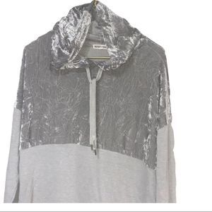 Velvet trim long comfy hoodie gray size Large